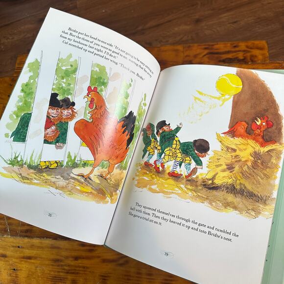 Vintage 2005 That's What Leprechauns Do Paperback Book - Picture 7 of 9